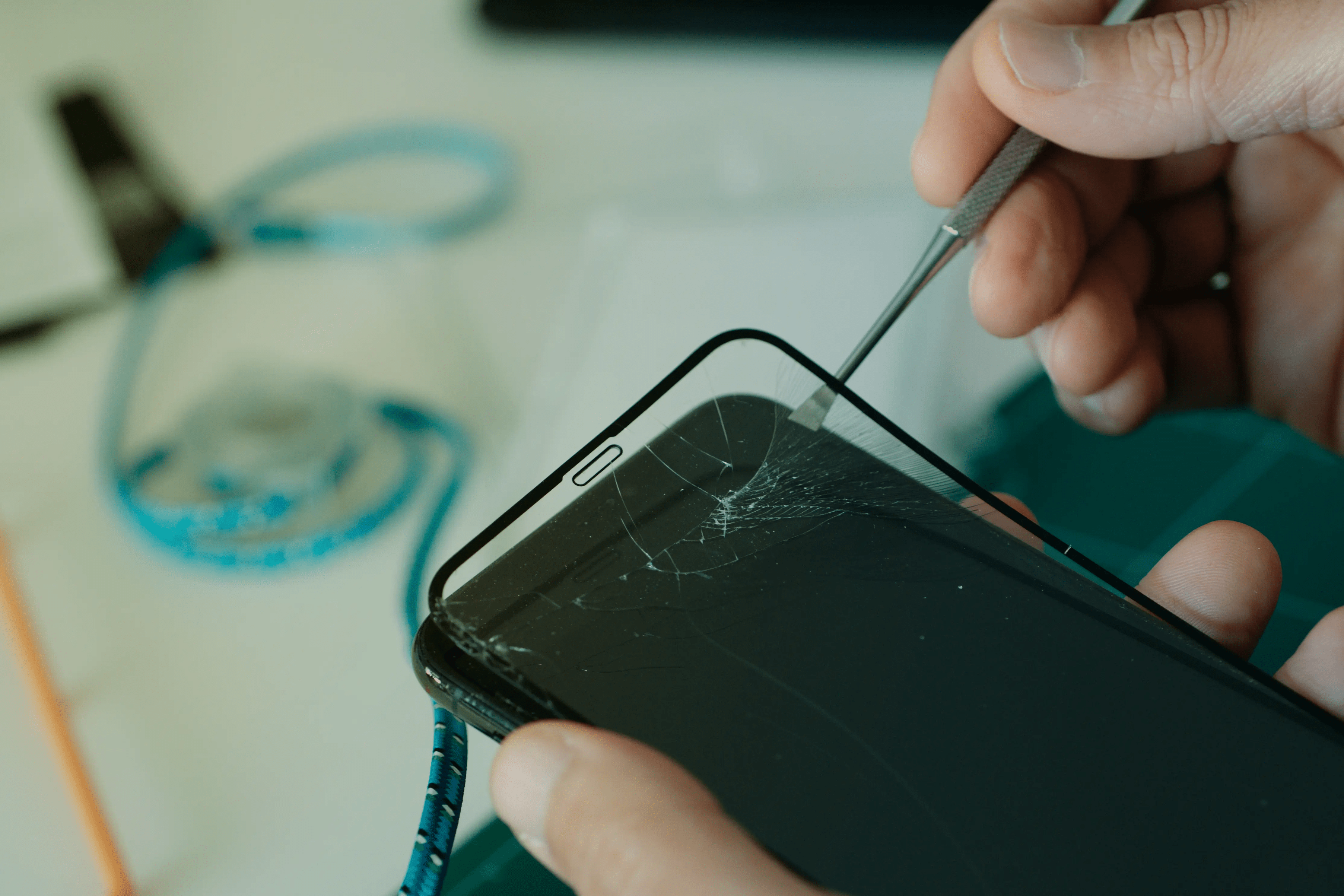 5 Common Mistakes People Make After a Mobile Screen Replacement