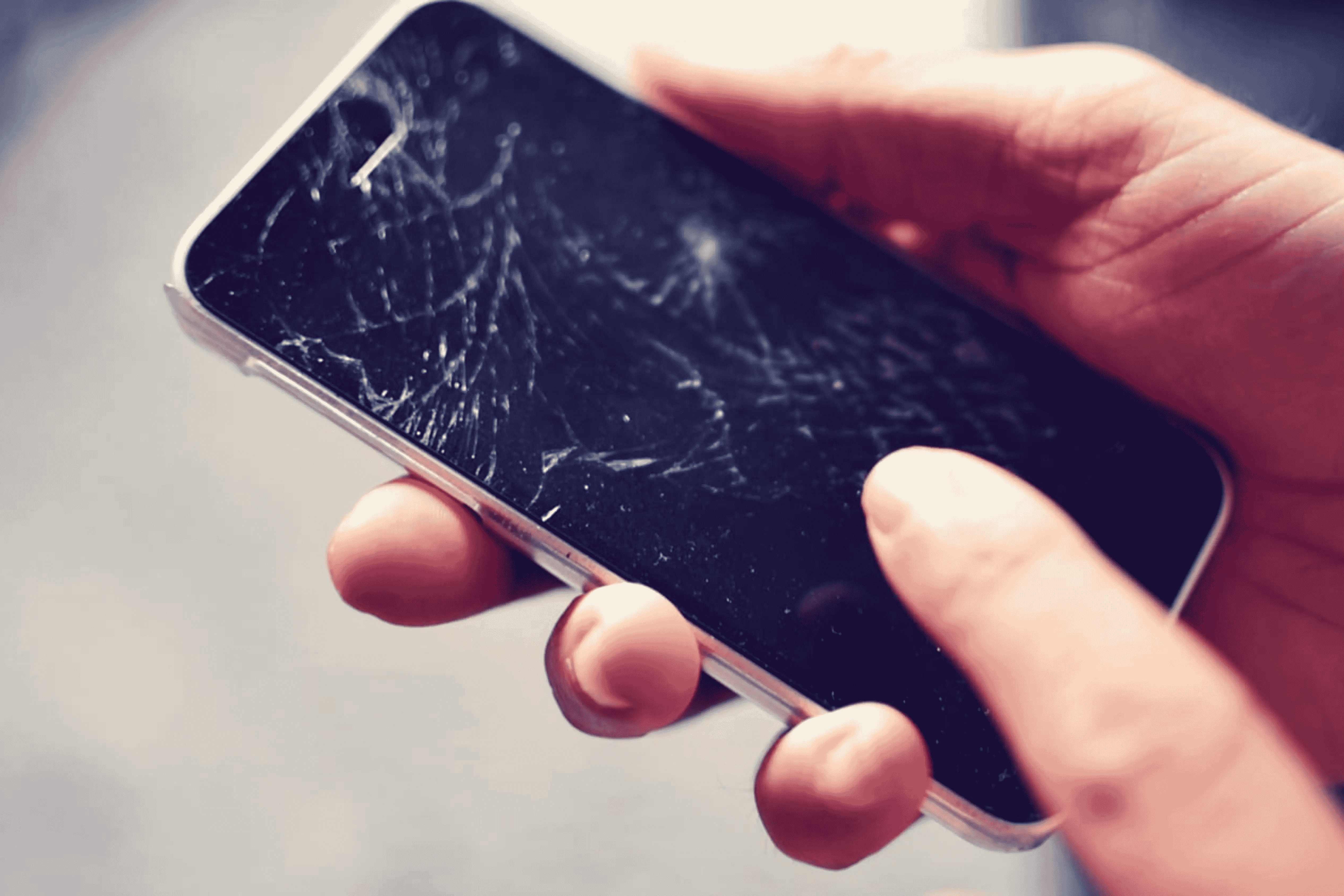 Why You Shouldn’t Ignore a Cracked Phone Screen